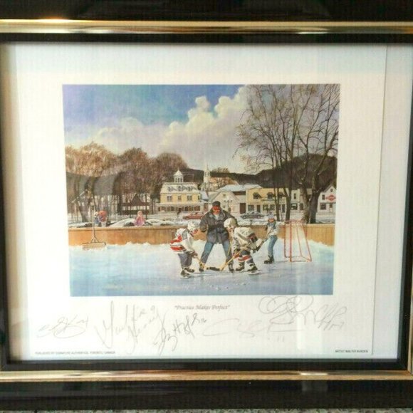 TEAM CANADA CASSIE CAMPBELL SIGNED GOLD TEAM PICTU - Picture 1 of 5